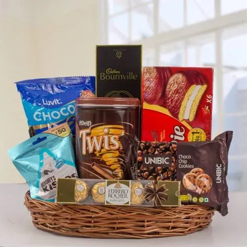 Buy amazing chocolates gift hamper in Delhi, Free Shipping -  DelhiOnlineFlorists