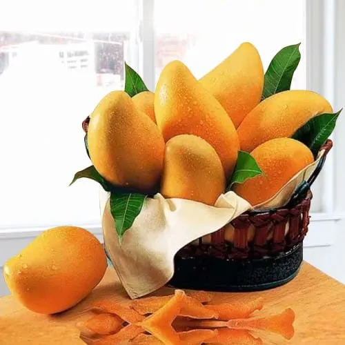 Online good quality mangoes decorated in basket to Hyderabad, Express  Delivery - HyderabadOnlineFlorists